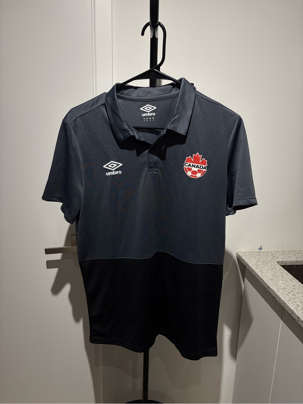 Umbro Men’s Black and Dark Gray Canada Crest Polo